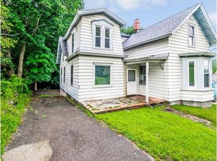 18 Pratt St, Winsted, CT 06098