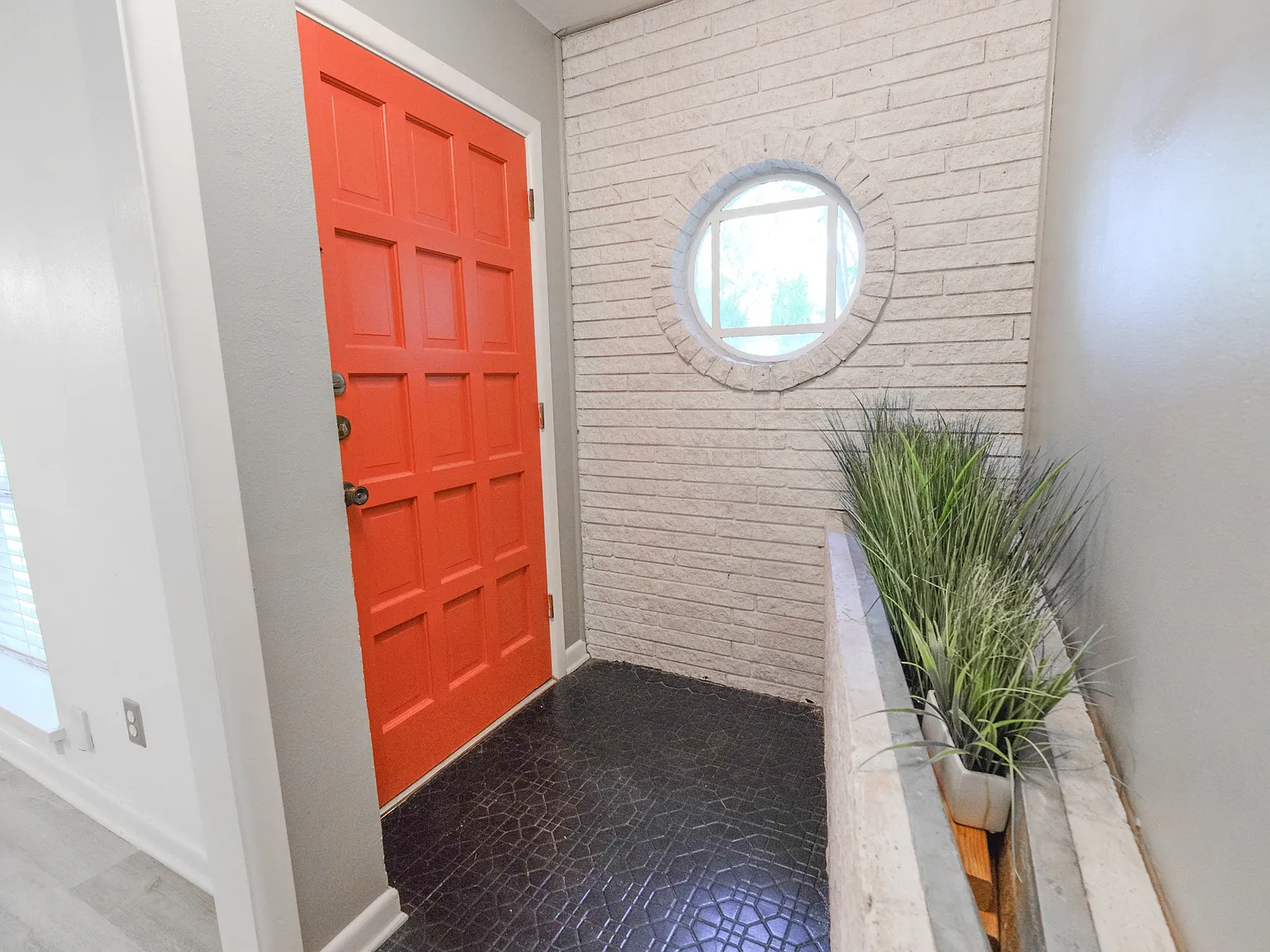 2 bed, 1800 sqft, $1,995 — Photo 3