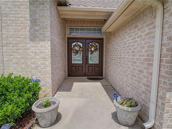 4th image of 1405 Thistle Park