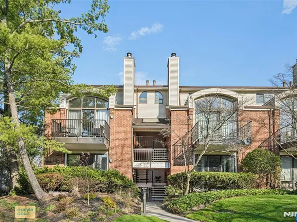 2 Carlyle Ct, Teaneck, NJ 07666