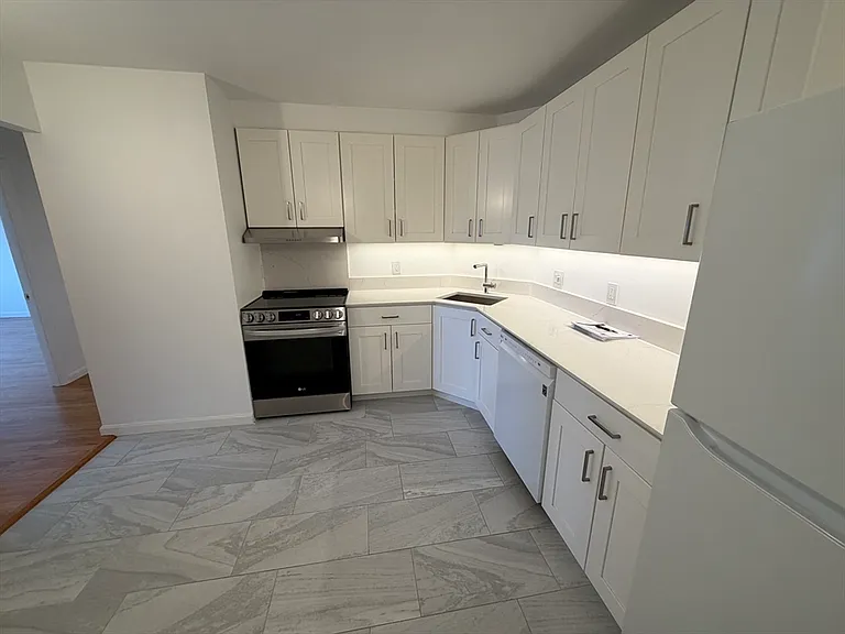 151 Coolidge Ave #404 — Photo 6
