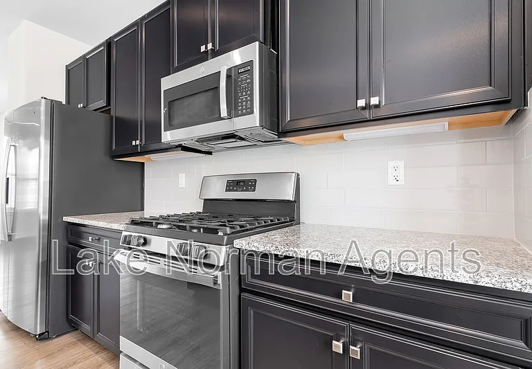 1814 Aspire St — Photo 17