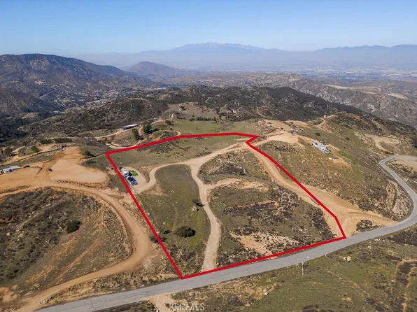 9335 Hollie Dr, Redlands, CA 92373