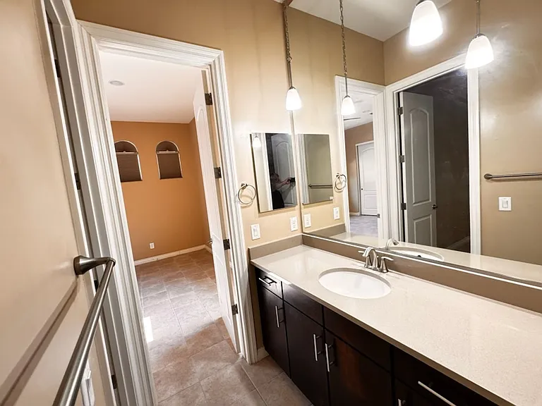 268 E Powell Way — Photo 45