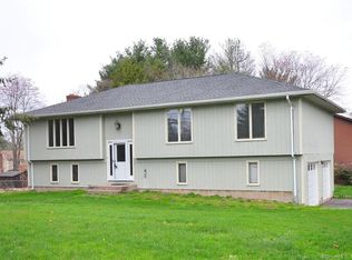 4 Harvest Ln, Windsor, CT 06095