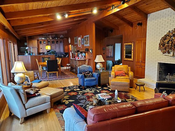 4th image of 2104 N Lakeshore Dr