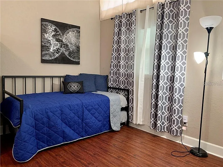 1245 Catalpa Ln #2 — Photo 42