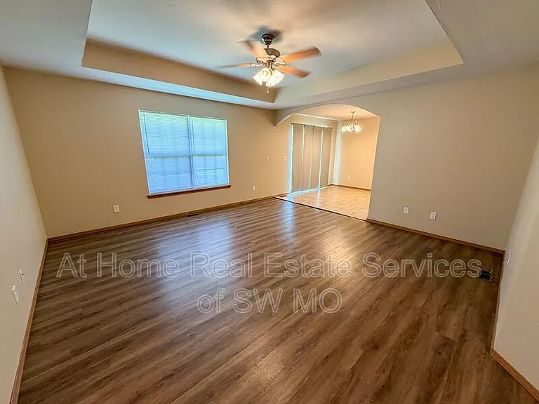 3314 N Marion Ave — Photo 2