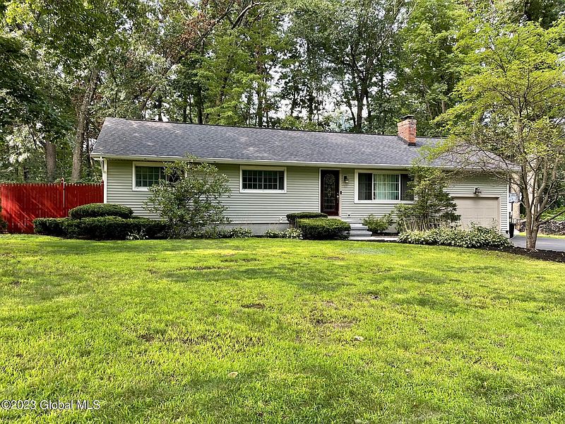 3rd image of 10 Laurel Lane