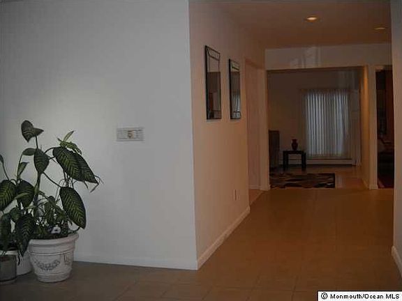 2nd image of 10 Jaywood Manor Dr