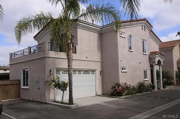 Alamo Ave