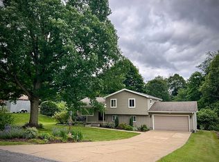 3500 Hemphill Rd, Barberton, OH 44203