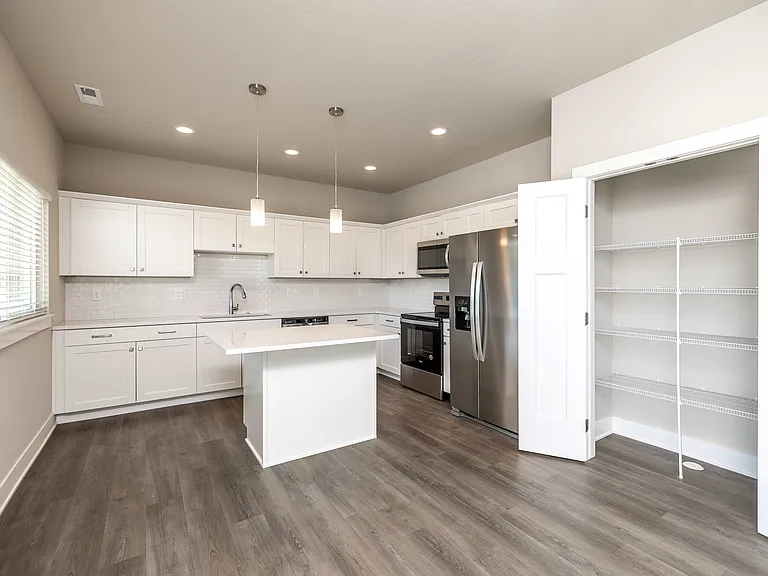 James Point Luxury Townhomes — Photo 7