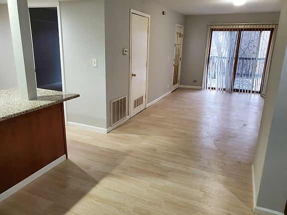 5th image of 1970 Kenilworth Cir APT D