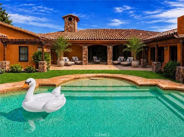 725 Dogwood Cir W, Palm Springs, CA 92264