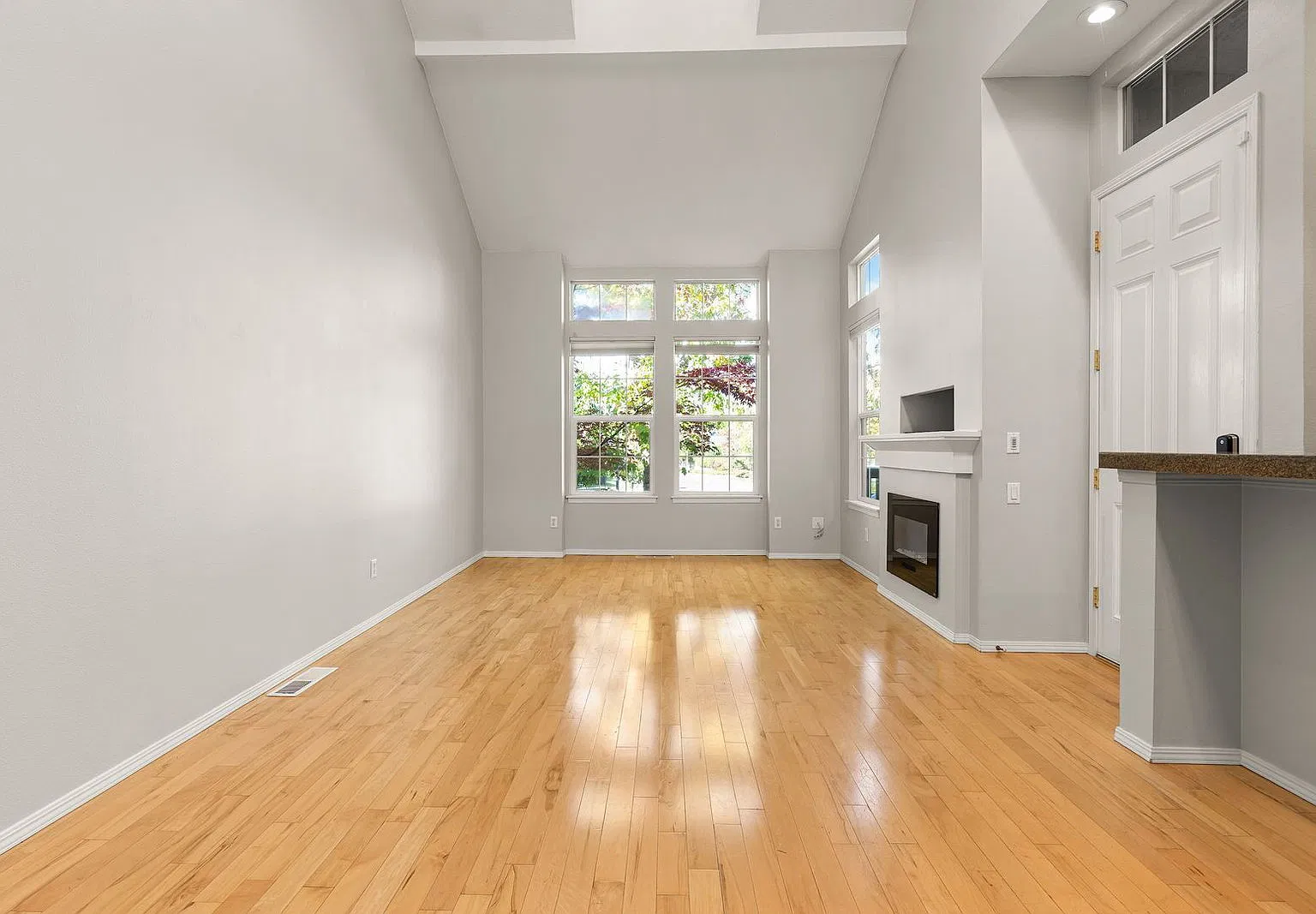 2 bed, 3.0 bath, 1484 sqft, $2,494 — Photo 3
