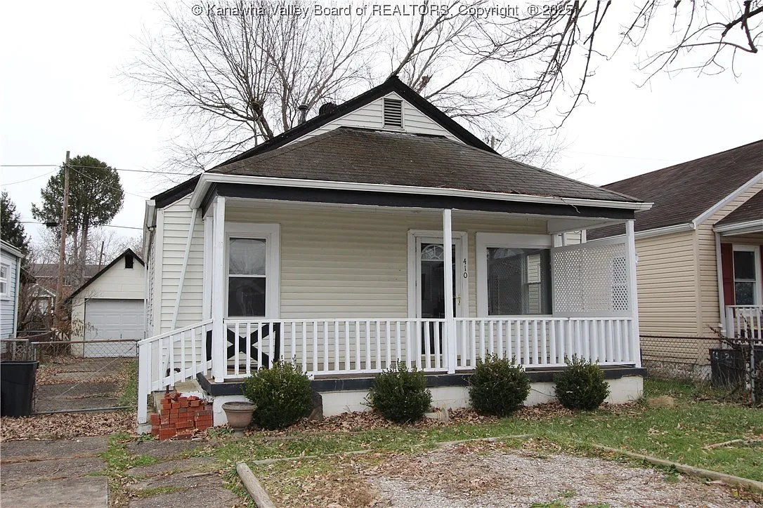 410 Abney St photo 1