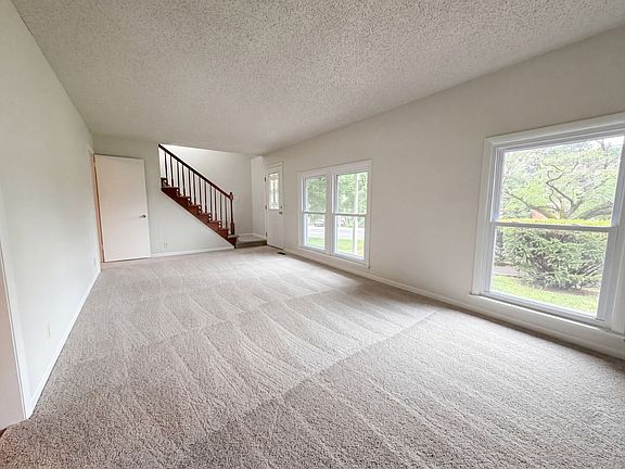 4th image of 2536 Edge O Lake Dr