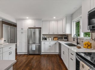 10 Dubois Rd, West Islip, NY 11795