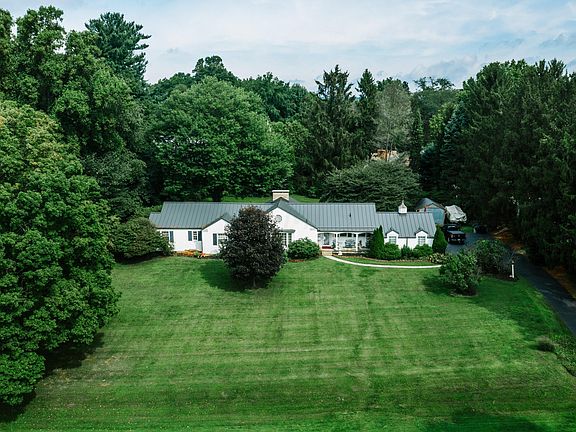 2nd image of 886 N Village Dr