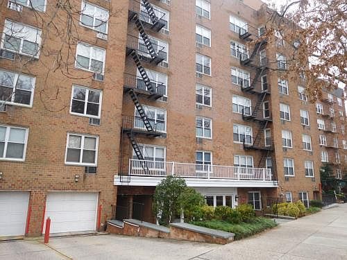 2nd image of 4430 Douglaston Pkwy APT 4D