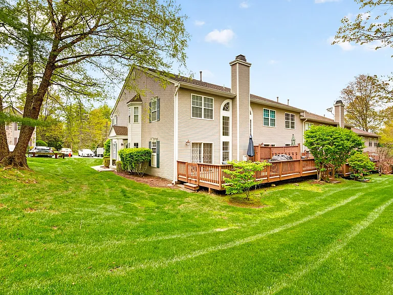 554 Adirondack Ct — Photo 46