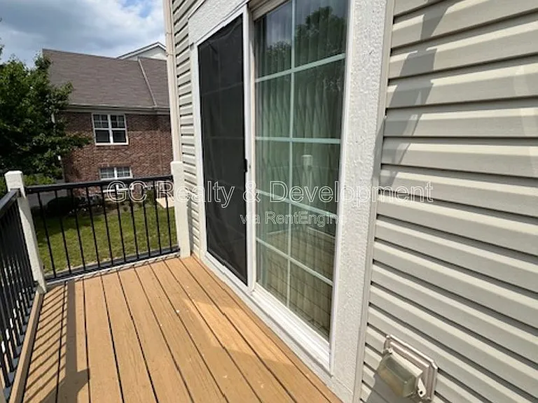 498 Grosvenor Ln — Photo 34