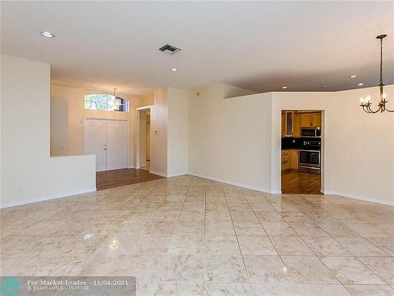 5th image of 4220 Palmetto Trl