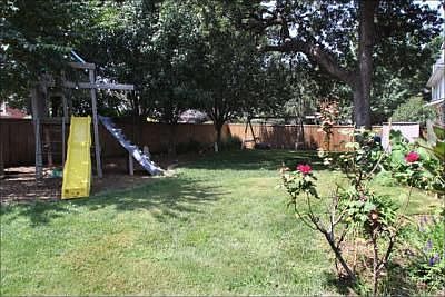 2nd image of 2501 Branch Oaks Ln