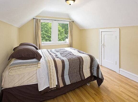 5th image of 891 21st Ave SE