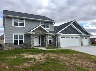 437 Kristy Lee Ct, Green Bay, WI 54311