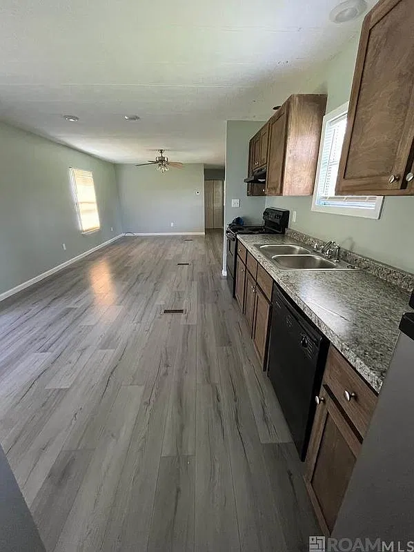 2 bed, 2.0 bath, 980 sqft, $1,000 — Photo 2