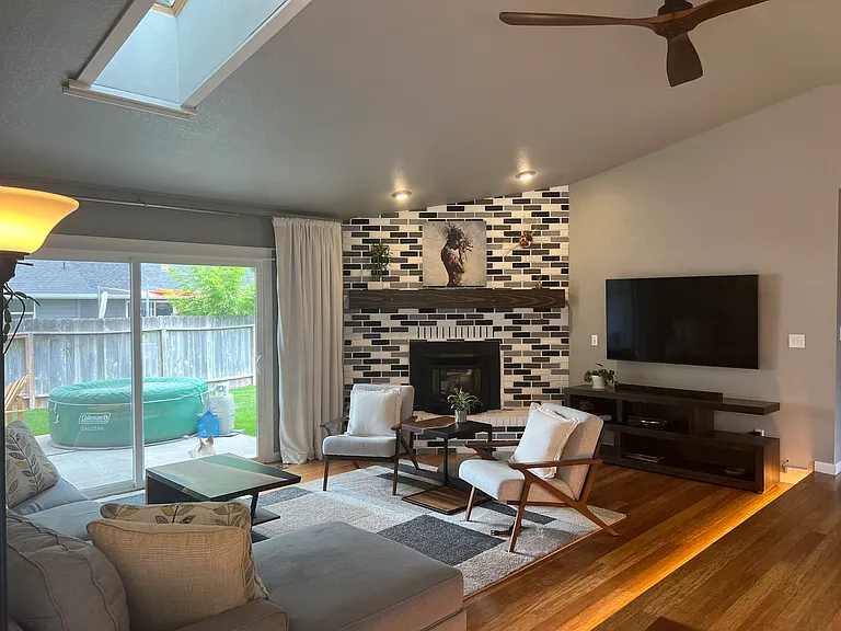 1670 E Melody St — Photo 3