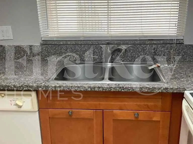 11410 NW 40th Pl — Photo 10