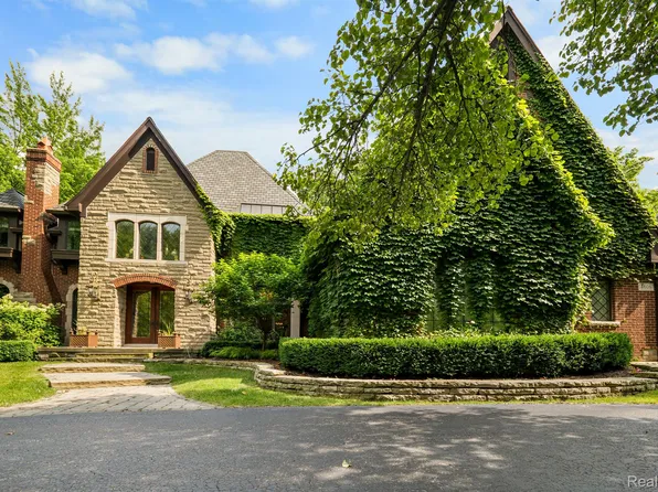 4606 Forest Edge Ln, West Bloomfield, MI 48323