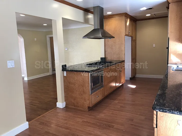 507 E Cypress St — Photo 6