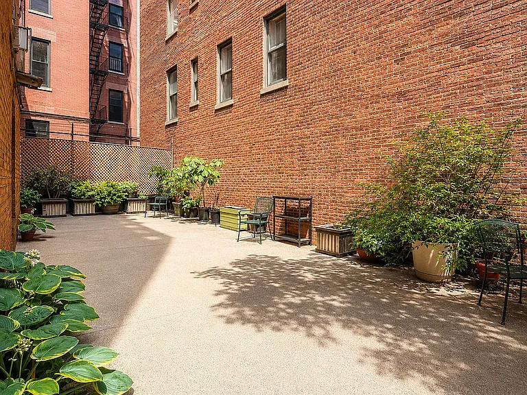 105 E 38th St #12 — Photo 18