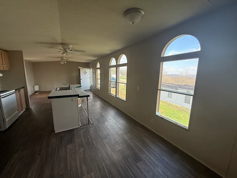 897 Oakpark Dr — Photo 5