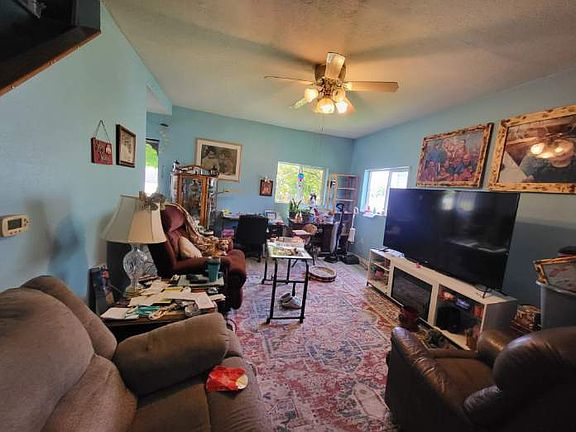 4th image of 209 Hiddeson Ave