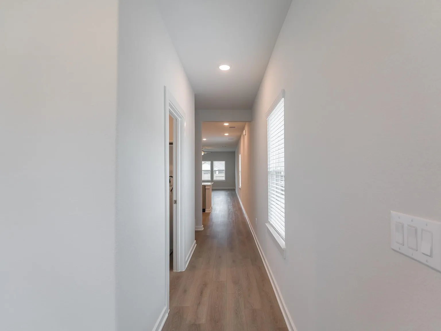 5 bed, 3.0 bath, 2542 sqft, $2,550 — Photo 4