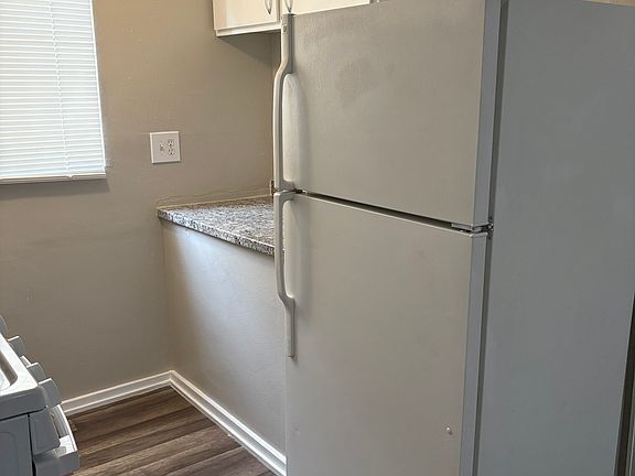 3rd image of 1558 Dallas St
