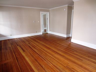 Large Double Living Room w/ Wood Flooring