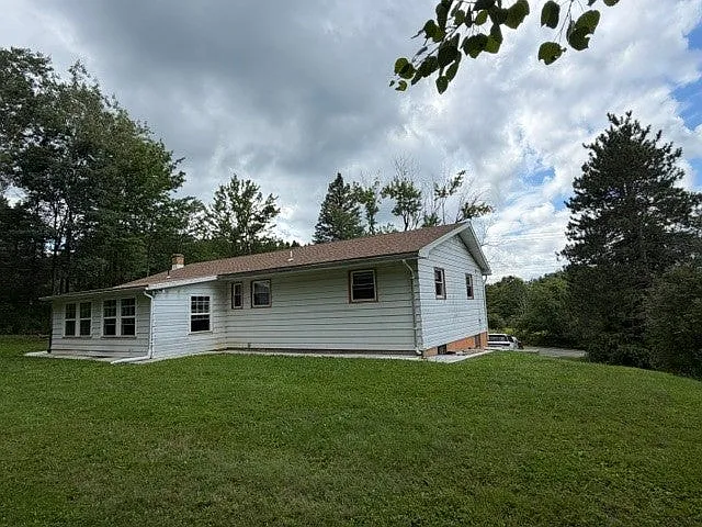 3 bed, 1.0 bath, 1248 sqft, $1,800 — Photo 4