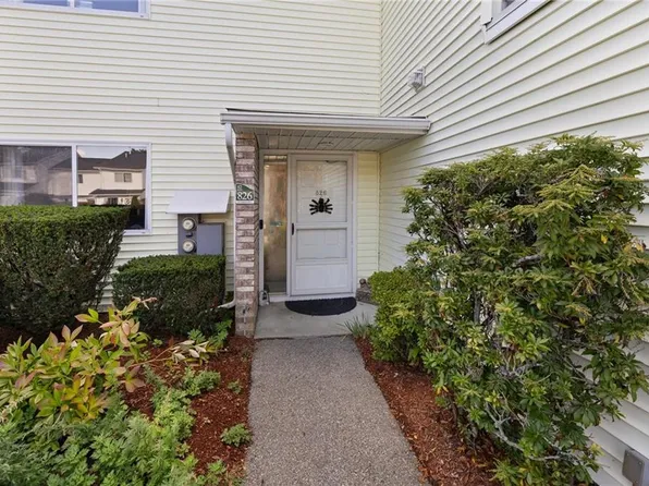 826 Williamsburg Cir, Warwick, RI 02886