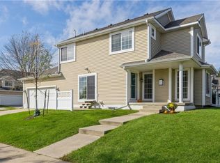 9917 Country View Ln, Johnston, IA 50131