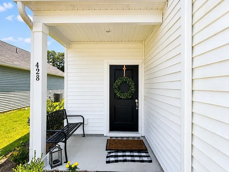 428 Lundby Dr — Photo 3