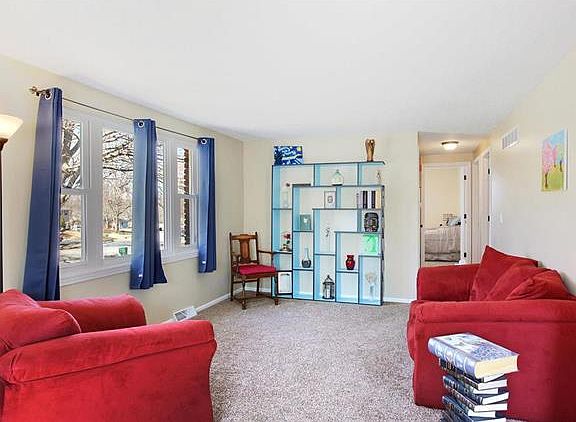 4th image of 32 Misty Springs Cir