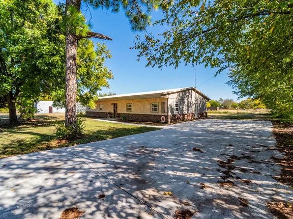 160 Waller Dr, Bowie, TX 76230