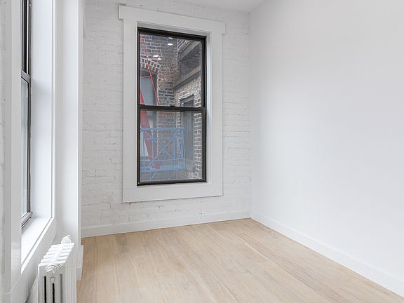 3rd image of 105 Macdougal St APT 18
