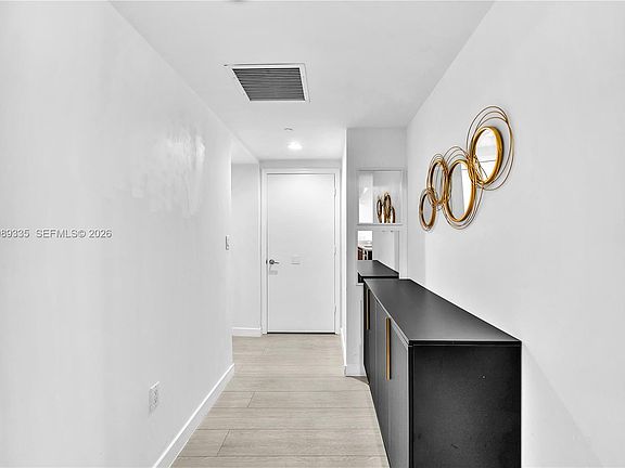 4th image of 500 Brickell Ave APT 1605